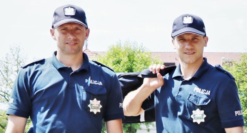 Policjanci błyskawicznie pomogli kobiecie. Wszystko działo się pod jedną z galerii handlowych 
