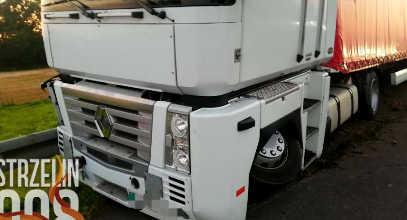 TIR w barierach na autostradzie A4