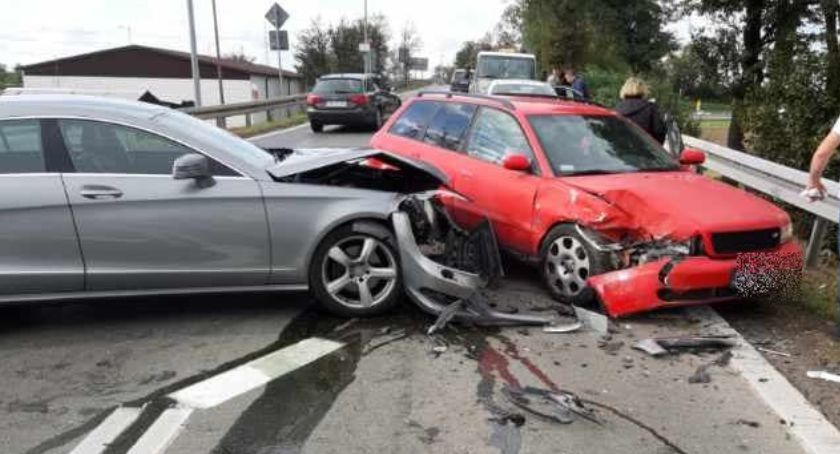 Wymuszenie pierwszeństwa na zjeździe z A4 w Kostomłotach