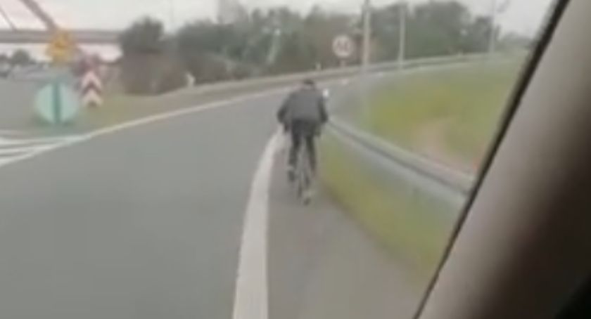 Rowerzysta na autostradzie - nagranie video