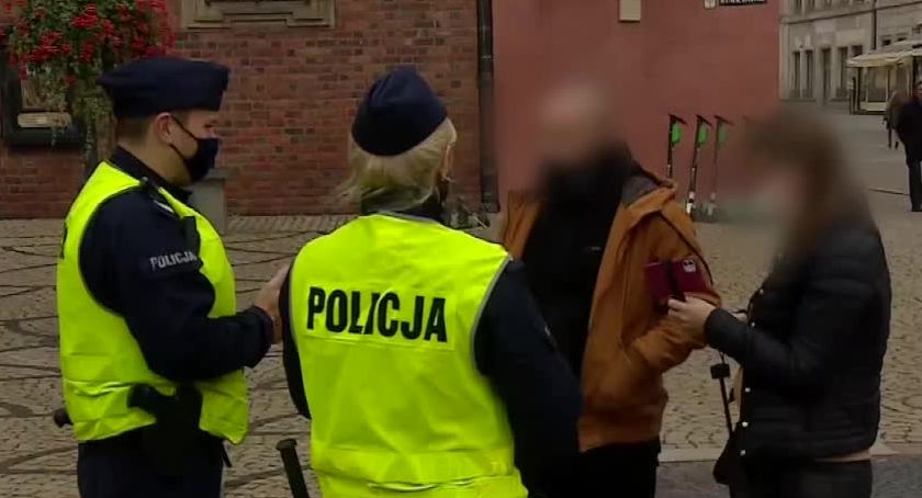 Policja karze za brak maseczek we Wrocławiu. 