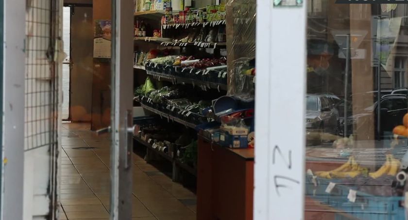 Opustoszałe ulice i zamknięte niektóre sklepy. Czechy wprowadzają rygorystyczne obostrzenia