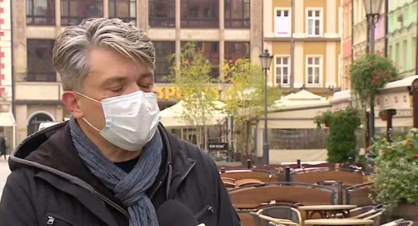 Rząd zamyka restauracje. 