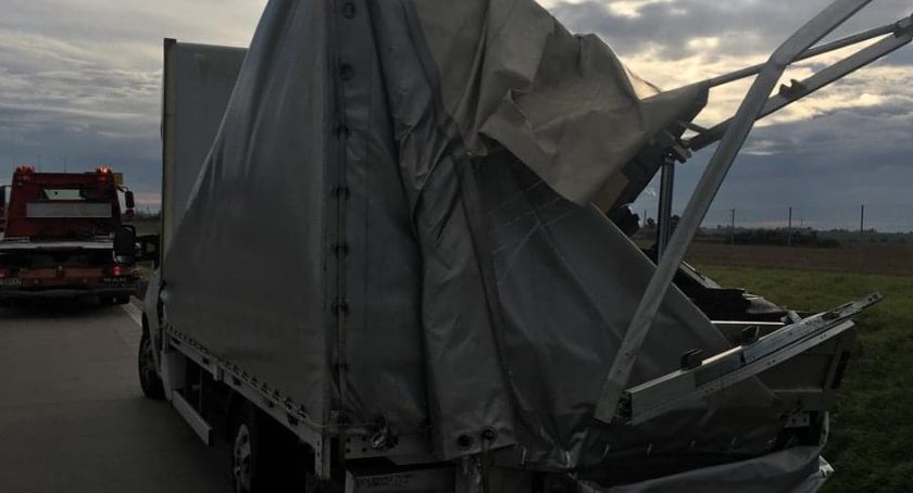 Bus uderzył w ciężarówkę na autostradzie A4