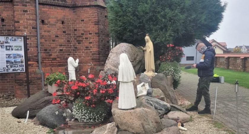 Zniszczył poświęcone figurki - za swój czyn odpowie przed sądem