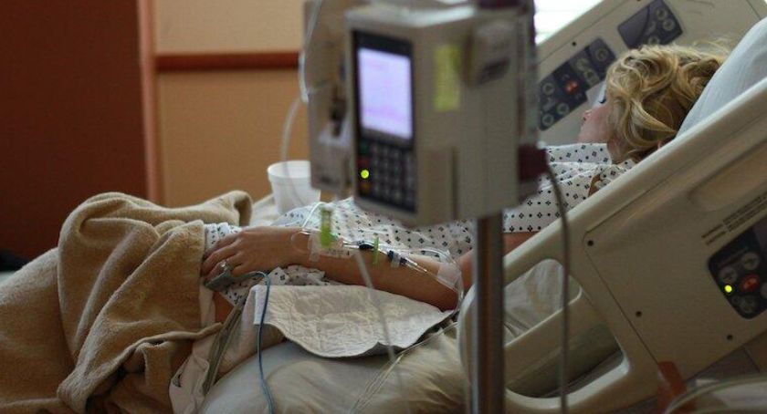 Brak miejsc i pogarszające się warunki w kolejnych szpitalach na Dolnym Śląsku