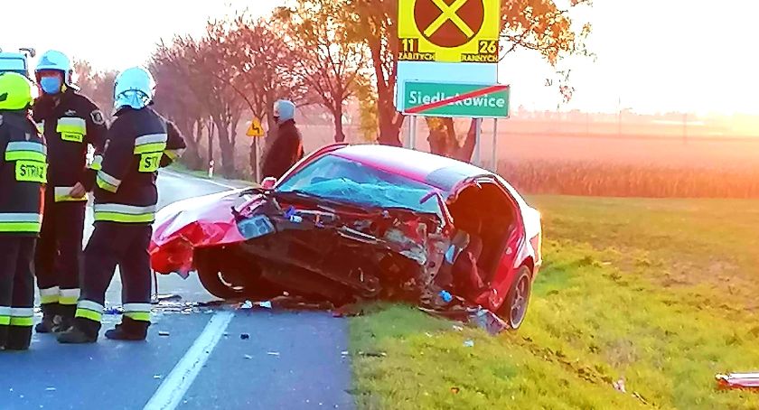 Zderzenie ciężarówki i dwóch osobowych w Siedlakowicach