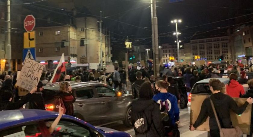 Fałszywy wzrost liczby zakażeń?