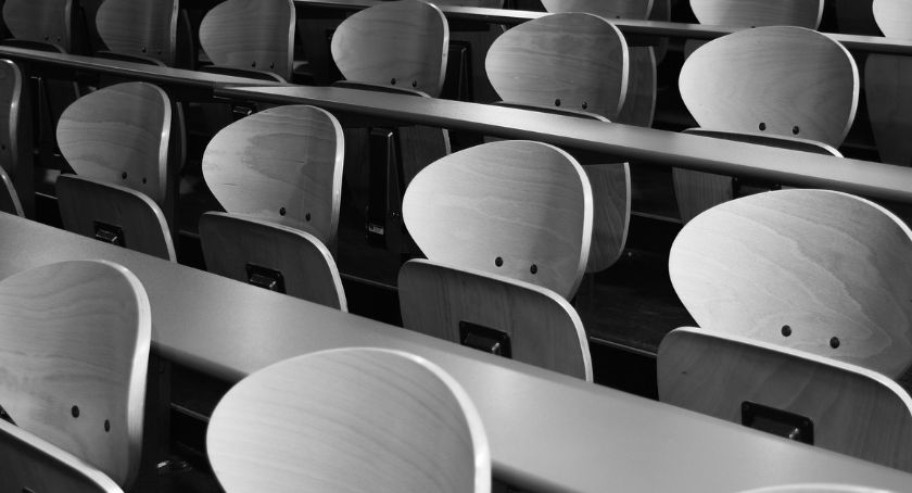 Uczelnie tracą studentów