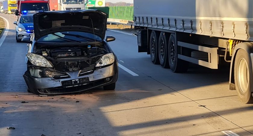 Na autostradzie A4 nissan wpadł na bmw