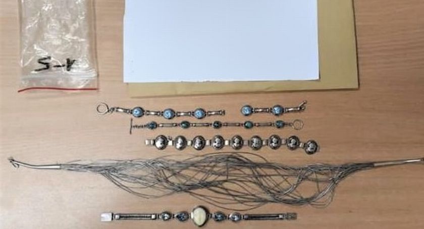 Funkcjonariusze zatrzymali sprawcę włamania i odzyskali mienie o wartości prawie 40 tys. złotych