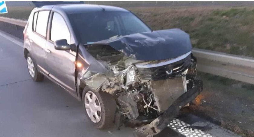 Zasnął za kierownicą i najechał na tył ciężarówki