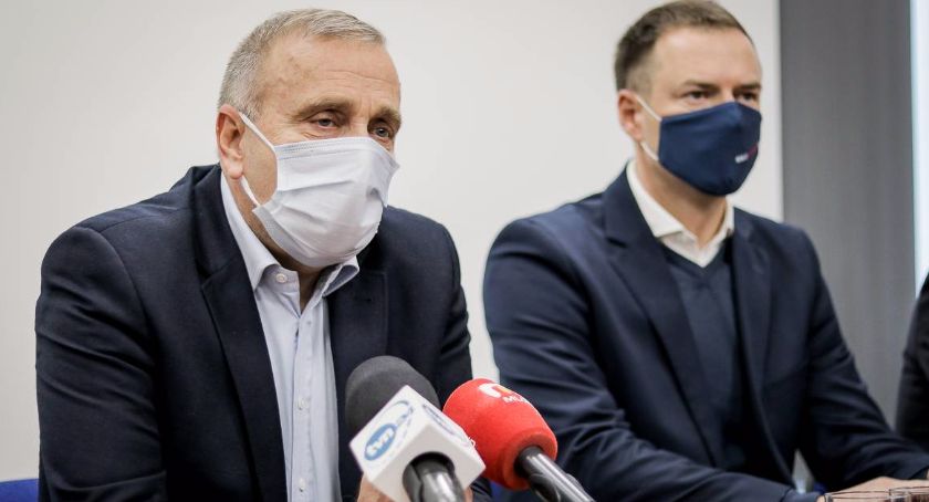 Posłowie KO : Nie kłamcie, że nie ma pieniędzy na wsparcie branży turystycznej