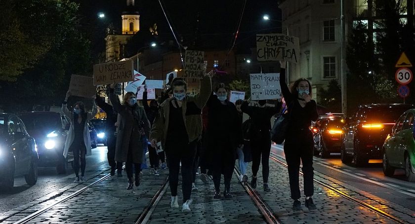 Kartonowa Procesja- kolejny marsz ulicami Wrocławia