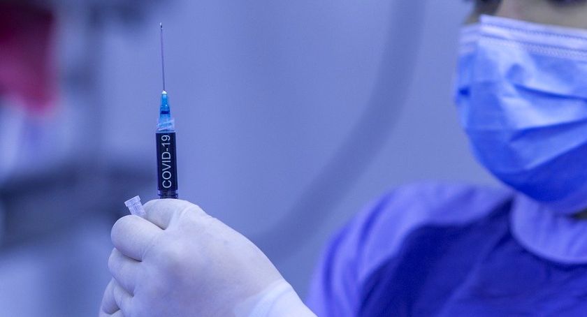 Czy występują skutki uboczne szczepionki przeciwko Covid-19?
