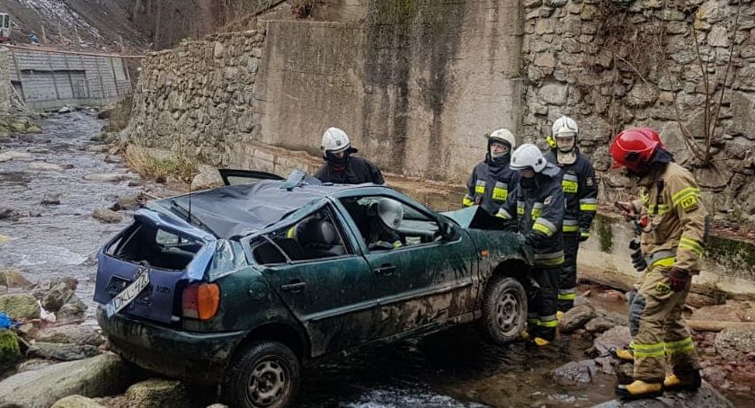 Samochód w rzece