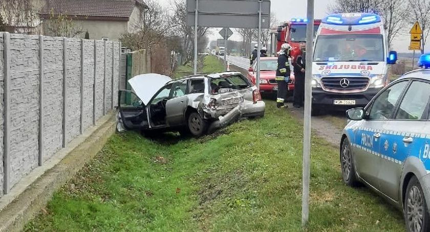 Ciężarówka staranowała auto osobowe