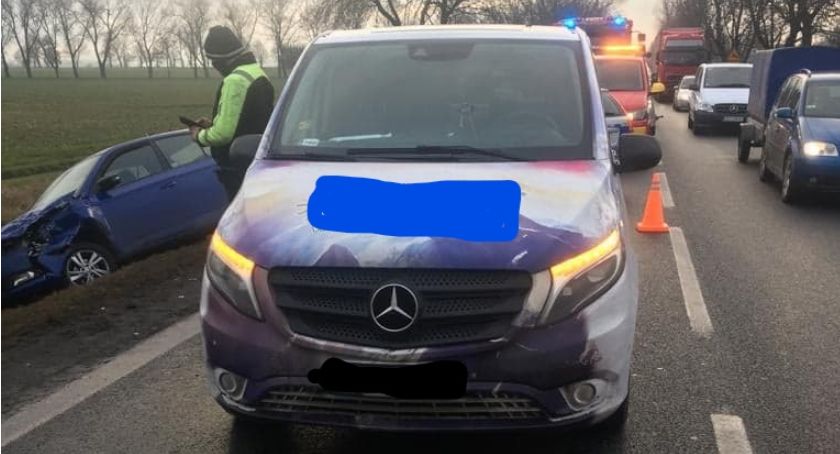 Wypadek w Kobierzycach. Droga w kierunku Kudowy mocno zakorkowana