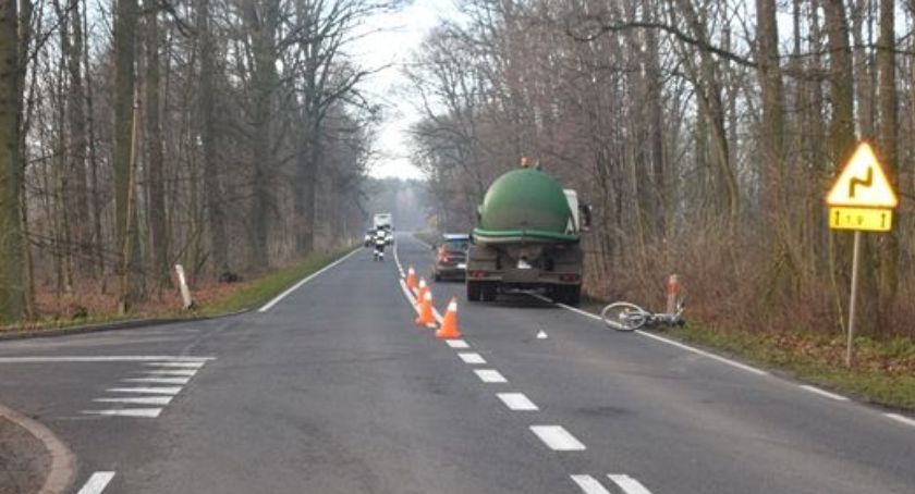 Rowerzysta potrącony przez ciężarówkę