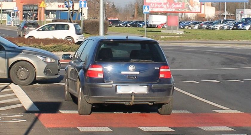  Policjanci ruszyli w pościg za skradzionym Golfem 