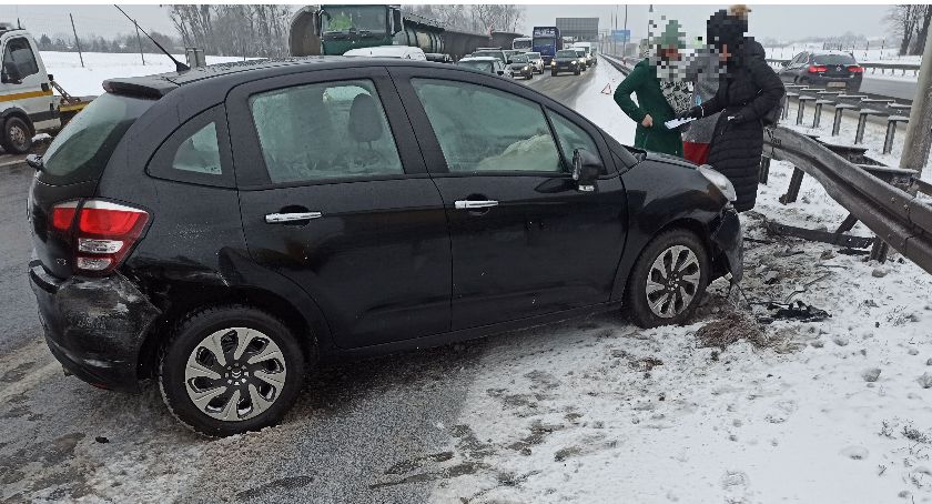 Na AOW auto uderzyło w bariery