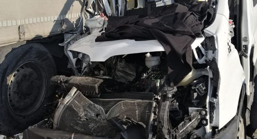 Śmiertelny wypadek na autostradzie. Zablokowany korytarz życia.