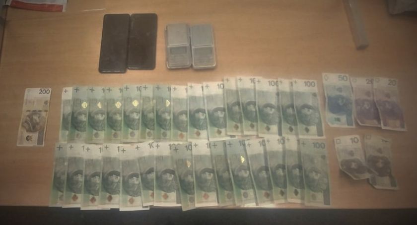Zabezpieczone kusze i kilka tysięcy porcji handlowych amfetaminy
