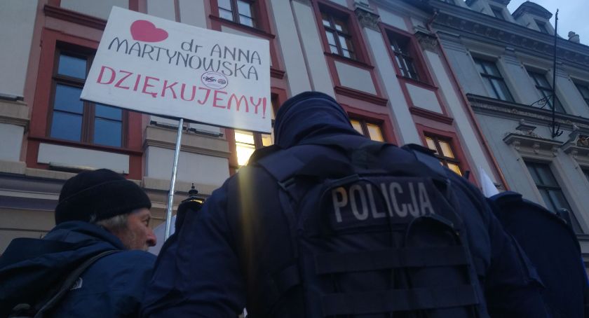 Prezes Dolnośląskiej Rady Lekarskiej o manifestujących - Odpryski ciemnogrodu