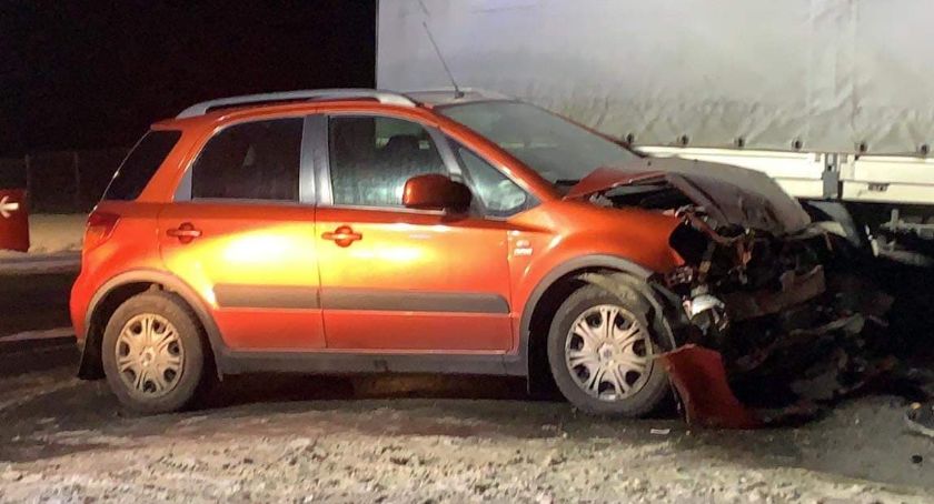 Wypadek pod stacją benzynową na krajowej piątce