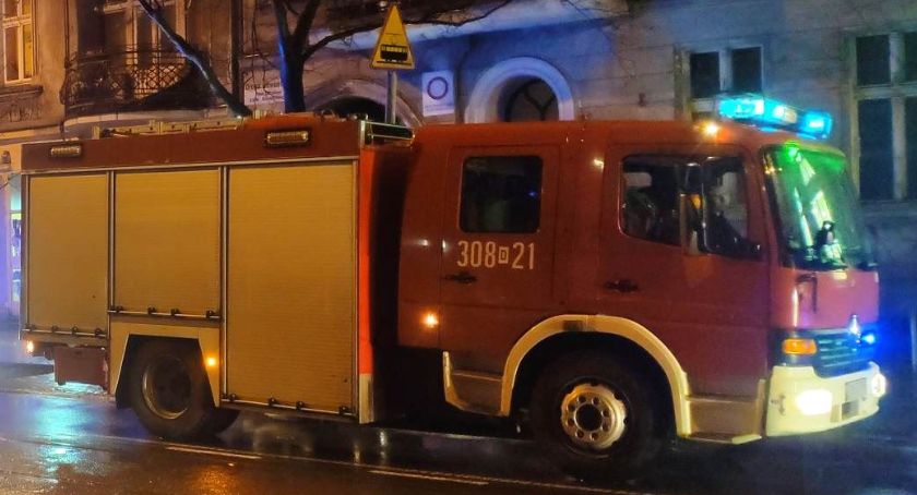 Tragedia na Nowowiejskiej. W pożarze mieszkania zginęły cztery osoby.