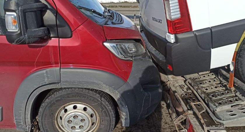 Zderzenie dwóch busów i ciężarówki na na autostradzie A4