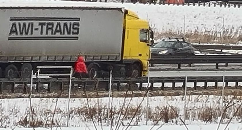 Kobieta szła pieszo autostradą A4 do Wrocławia