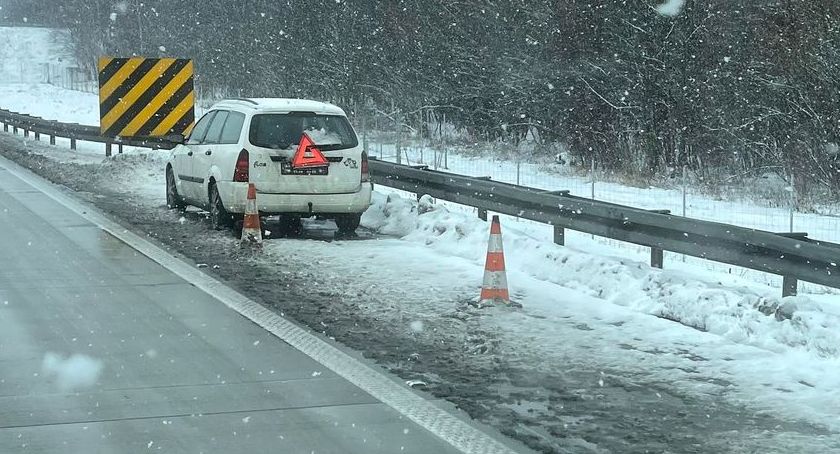 Porzucone auta na autostradzie A4 pod Wrocławiem