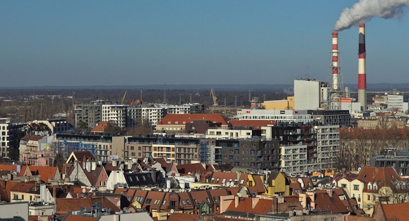 Powstaje naziemne przejście dla pieszych na Legnickiej
