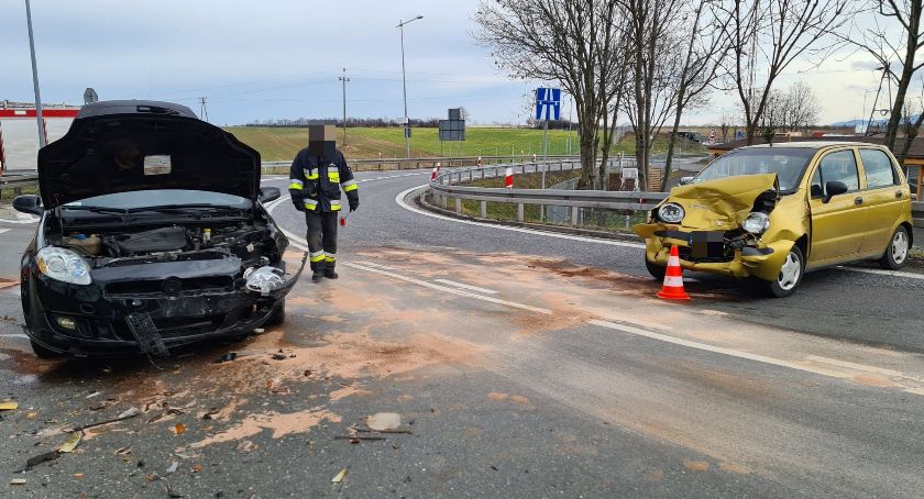 Wymuszenie pierwszeństwa na zjeździe z autostrady A4 w Kostomłotach