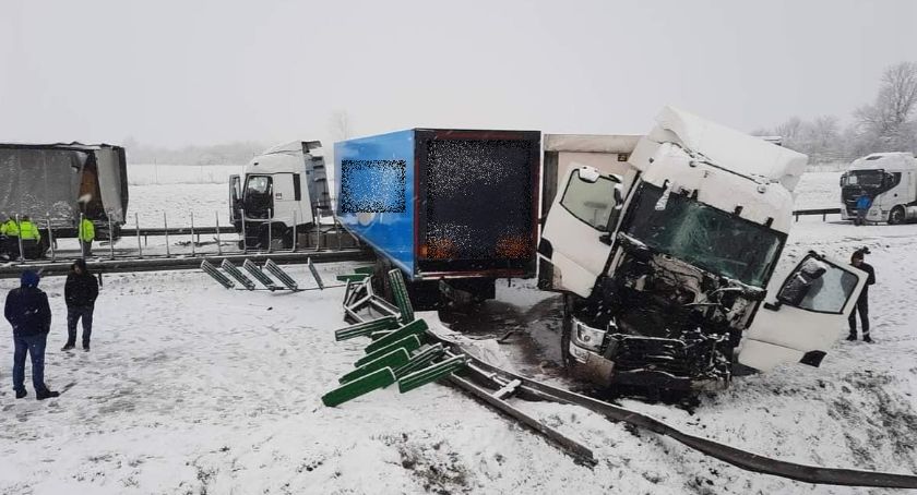 Zablokowana A4. Kolizja z udziałem 9 aut ciężarowych