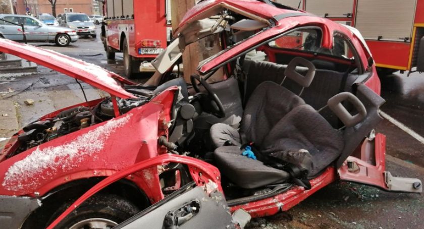  Auto prowadził 16-latek. Obok siedział o trzy lata młodszy kolega