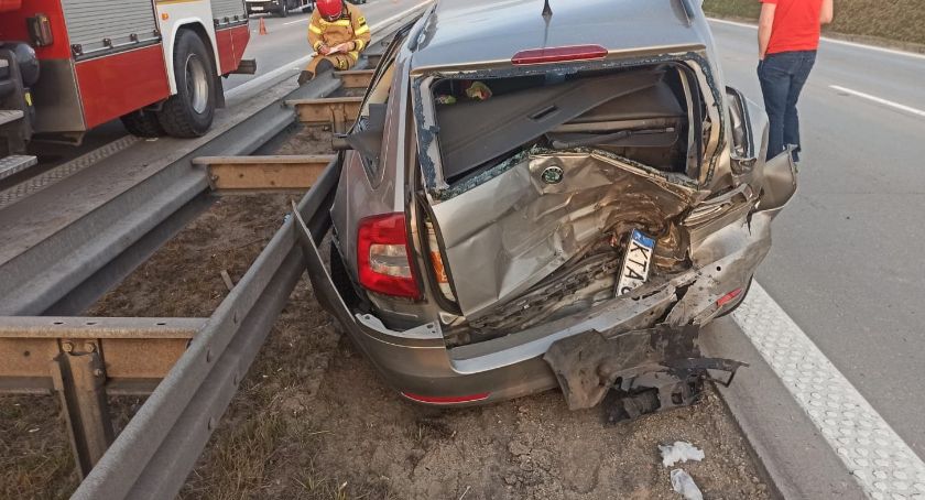 Dwie skody zderzyły się na autostradzie A4. Rannego zabrał śmigłowiec LPR