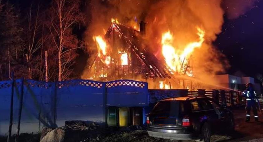 Żerniki Wrocławskie. Rodzina straciła dach nad głową