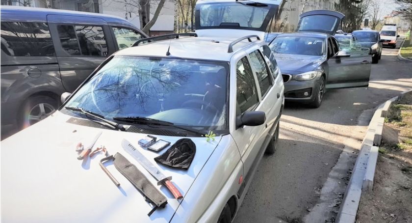 Był poszukiwany, pijany i uzbrojony. Zobacz film z pościgu