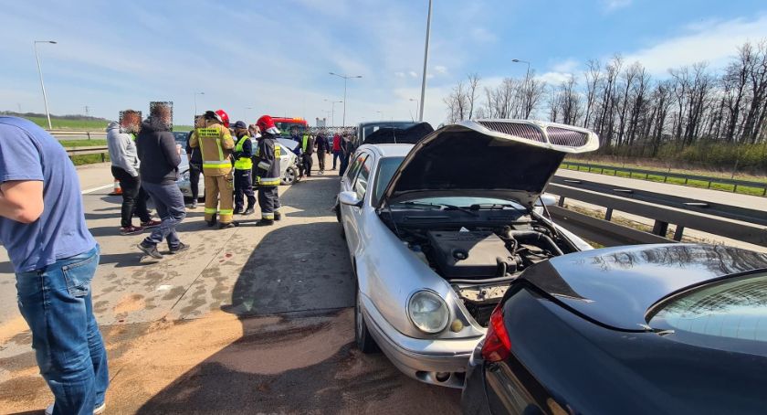 Duże utrudnienia po zderzeniu 4 aut na autostradzie A4