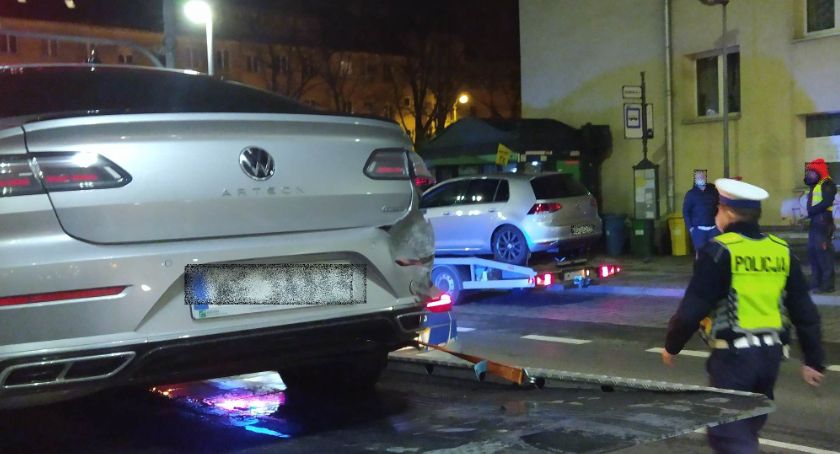 Kolizja dwóch Volkswagenów w centrum miasta