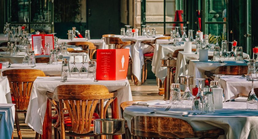 Od 4 maja otwarte sklepy, restauracyjne ogródki i hotele