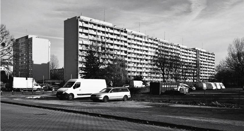 Tragedia na Popowicach. Kobieta wypadła z okna 10-cio piętrowego budynku