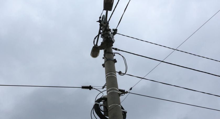 Tragiczny finał zabawy na słupie energetycznym. 12-letni chłopiec porażony prądem