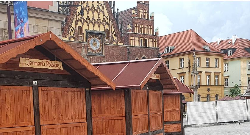 Drewniane stragany powracają na wrocławski Rynek. Wielkimi krokami zbliża się Jarmark Świętojański