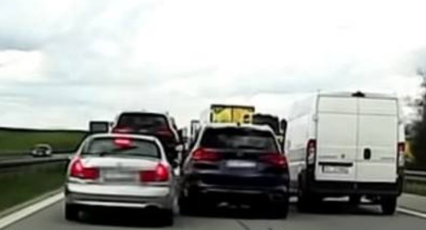 Kierowca bmw bardzo się spieszył - zobaczcie nagranie