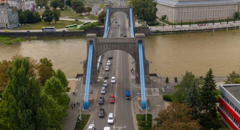 Mężczyzna skoczył do Odry z Mostu Grunwaldzkiego we Wrocławiu