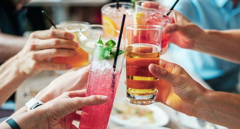 Od jutra otwarte restauracje, siłownie i baseny