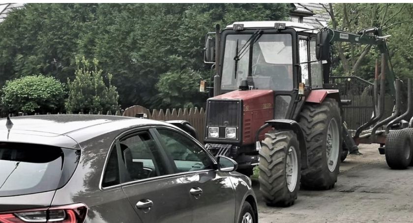 Pijany 36-latek kierował ciągnikiem rolniczym z przyczepą i bez OC